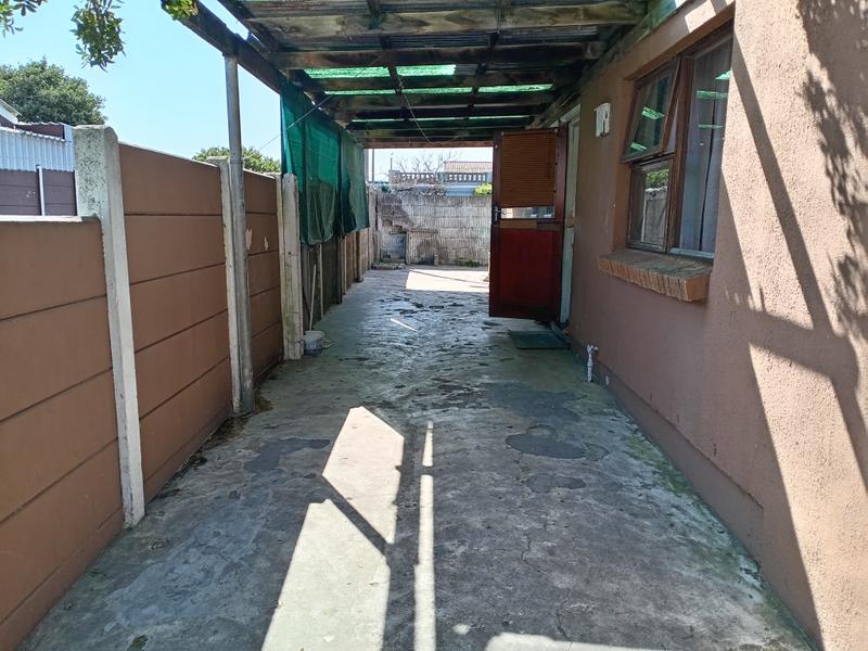 3 Bedroom Property for Sale in Lentegeur Western Cape